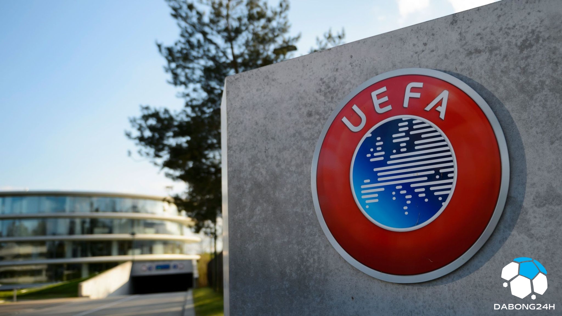 Inter, Roma và Milan: UEFA đồng ý với FPF. Nhiều đội không tuân thủ quy định, Barcelona nổi bật