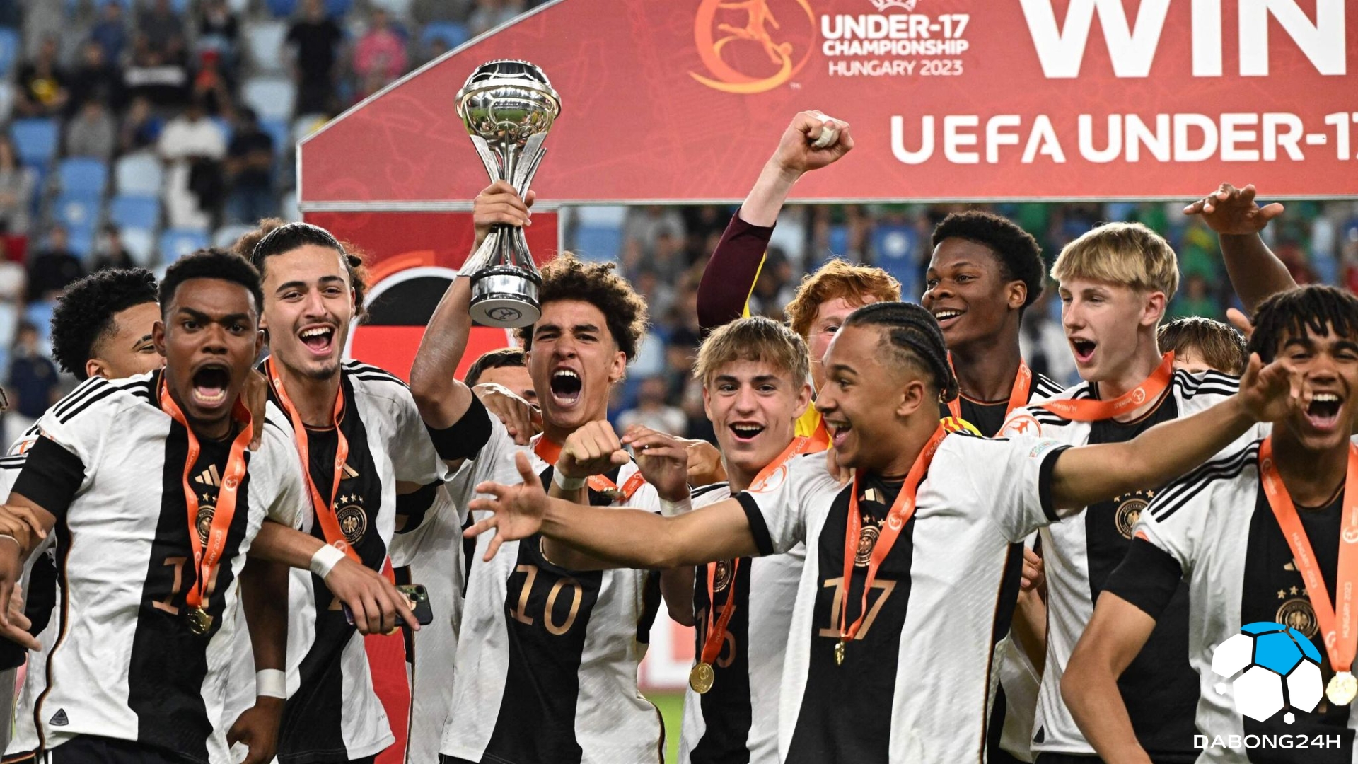 Thực tế ảo giúp đội tuyển U17 Đức vô địch châu Âu, kính VR giúp cải thiện khả năng quét mắt