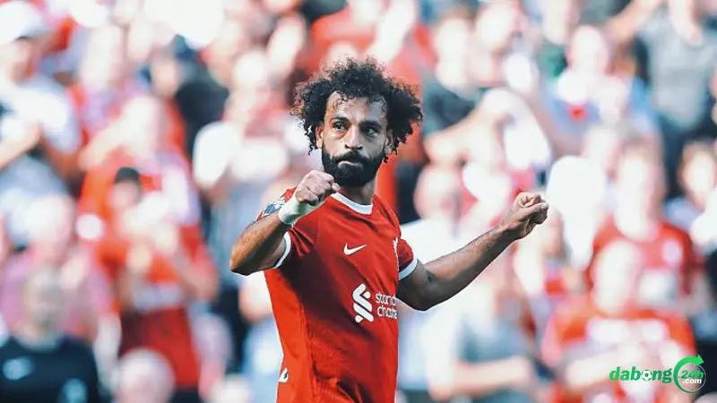 Salah mừng sau khi đá phạt đền mở tỷ số cho Liverpool trong trận thắng West Ham 3-1 trên sân Anfield ở vòng 6 Ngoại hạng Anh