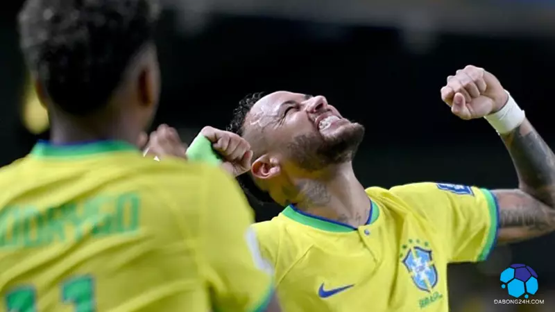 Neymar ăn mừng khi ghi bàn cho Brazil