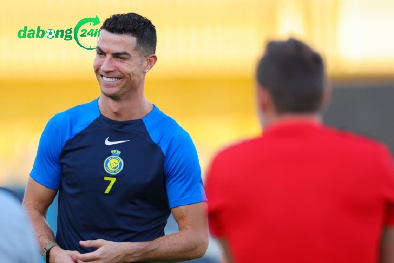 Ronaldo rất bất ngờ trước món quà Al Nassr dành cho anh